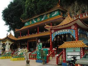 Sam Po Tong Buddhist Cave Temple