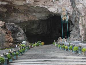 KeK Lok Tong Cave Temple and Zen Gardens