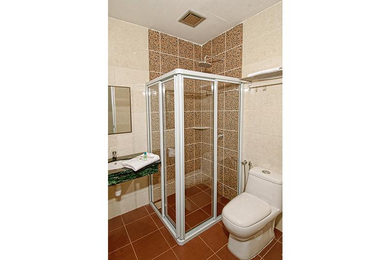 Standard Queen Bathroom